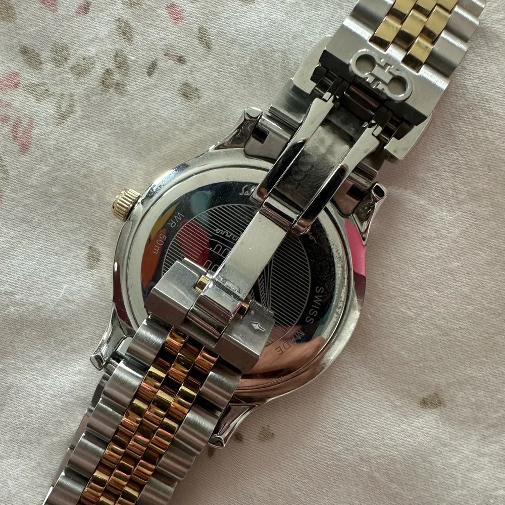 Ferragamo Two Toned Women’s Watch - Picture 5 of 6